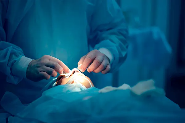 Img-cirujano-plastico-en-bogota-ServiciosHome-Faciales